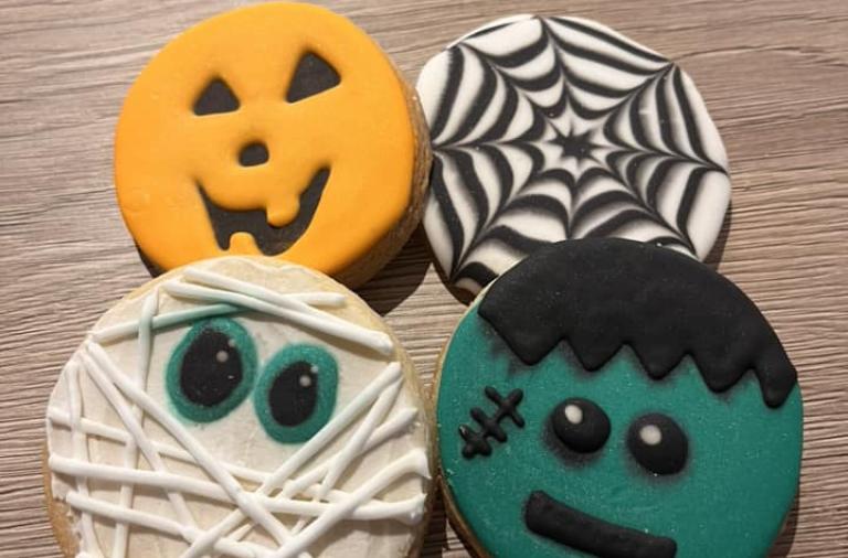 Halloween Biscuit decorating