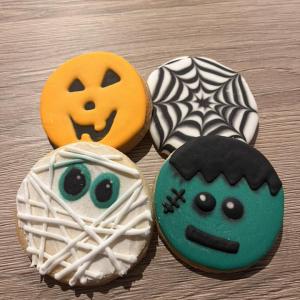 Halloween Biscuit decorating